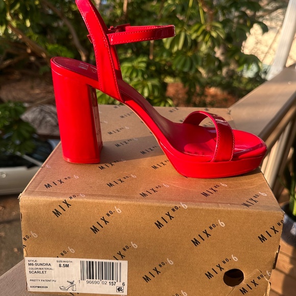 Mix No 6 - Red platform heels, Size 8.5 New in Box - Picture 4 of 4